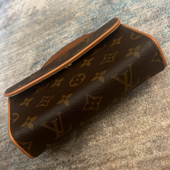 LV Florentine Belt Bag XS - Picture 9 of 16